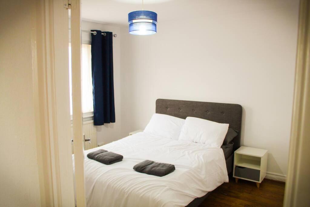 House In Colnbrook Near Windsor & Heathrow Villa Екстериор снимка