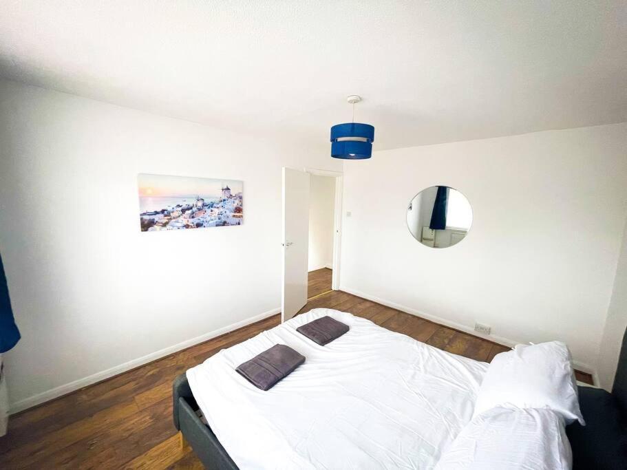 House In Colnbrook Near Windsor & Heathrow Villa Екстериор снимка