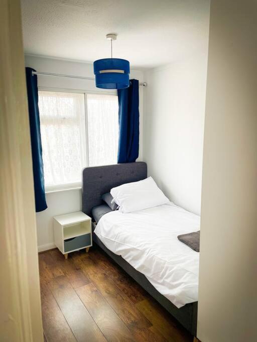 House In Colnbrook Near Windsor & Heathrow Villa Екстериор снимка