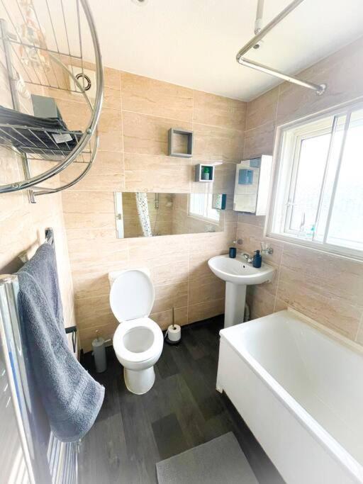 House In Colnbrook Near Windsor & Heathrow Villa Екстериор снимка