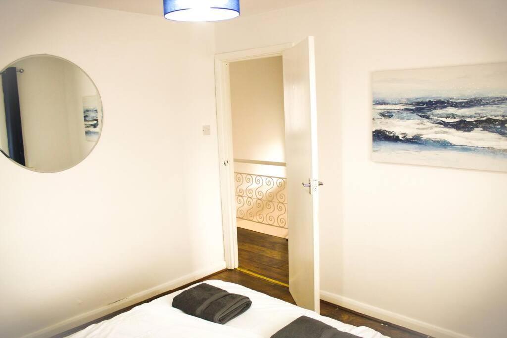 House In Colnbrook Near Windsor & Heathrow Villa Екстериор снимка